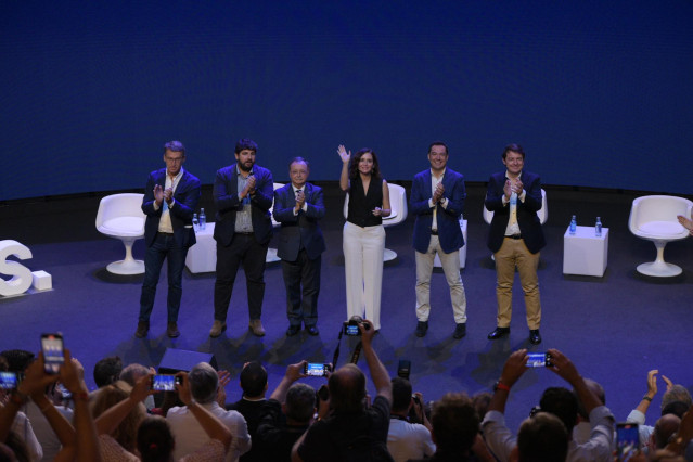 Archivo - (I-D) El presidente de la Xunta de Galicia, Alberto Núñez Feijóo; el presidente de la Región de Murcia, Fernando López Miras; el presidente de Ceuta, Juan Vivas; la presidenta de la Comunidad de Madrid, Isabel Díaz Ayuso; el presidente de la Jun