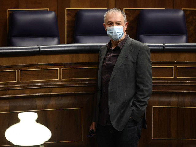 El diputado de Compromís, Joan Baldoví, a su llegada a una sesión plenaria en el Congreso de los Diputados, a 16 de febrero de 2022, en Madrid (España).