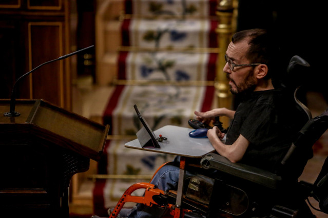 El portavoz de Unidas Podemos en el Congreso, Pablo Echenique, interviene durante una sesión plenaria en el Congreso