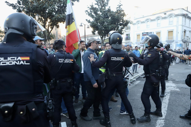Agricultores abuchean a Pedro Sánchez a su llegada a Villanueva de la Serena