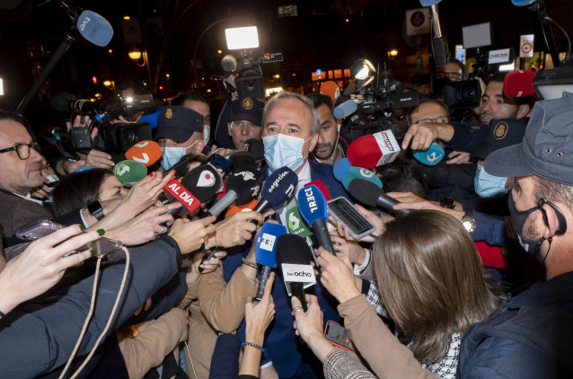 El presidente del Partido Popular (PP) en Aragón, Jorge Azcón, ofrece declaraciones a los medios de comunicación con motivo de la reunión de los presidentes regionales del PP con el presidente de los 'populares' Pablo Casado.