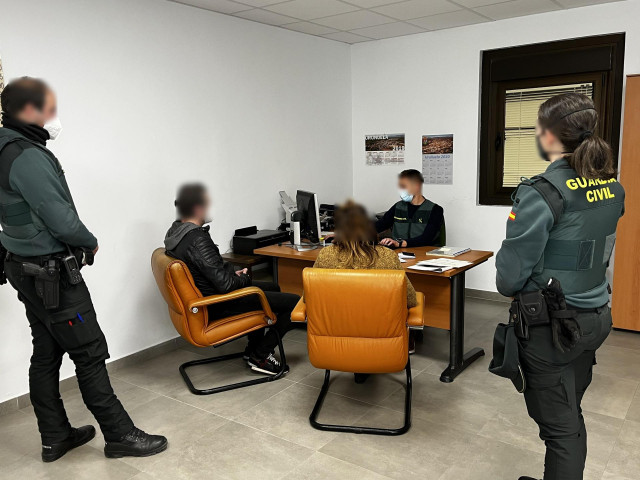 Detienen en a tres personas por estafar 150.000 euros utilizando datos de opositores en todo el territorio nacional.