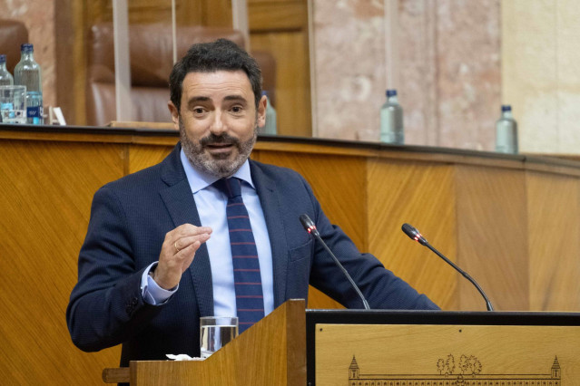 Archivo - El portavoz del PP-A en la Comisión de Agricultura, José Ramón Carmona, en una imagen de archivo en el Pleno del Parlamento.