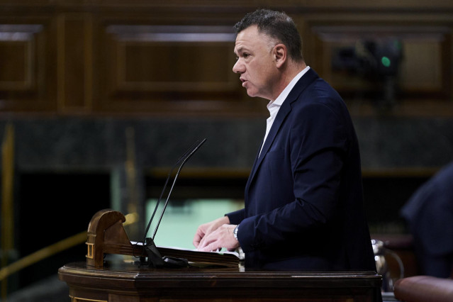 Archivo - El diputado de Unidas Podemos en el Congreso, Juan Antonio Delgado, interviene en una sesión plenaria en el Congreso de los Diputados, a 21 de diciembre de 2021, en Madrid (España).