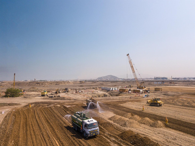 Archivo - Obras de la torre del Aeropuerto de Lima