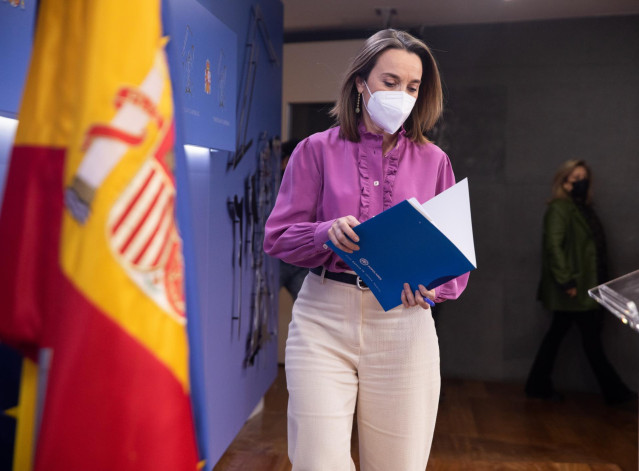 La portavoz del PP en el Congreso, Cuca Gamarra, a su llegada a una comparecencia en el Congreso de los Diputados, a 24 de febrero de 2022, en Madrid (España).