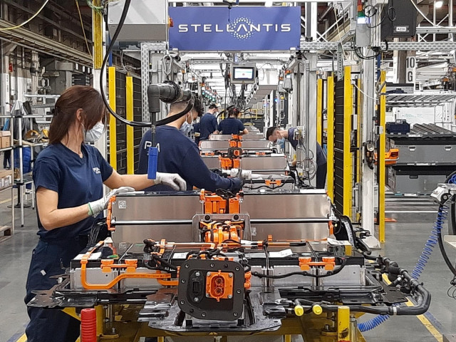 El Taller de Baterías de la Planta de Stellantis en Zaragoza celebra su primer aniversario.