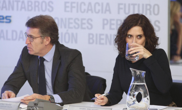 Archivo - El presidente de la Xunta de Galicia, Alberto Núñez Feijóo y la presidenta de la Comunidad de Madrid, Isabel Díaz Ayuso