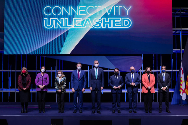 La alcaldesa Núria Marín; las ministras Reyes Maroto y Nadia Calviño; el presidente Pedro Sánchez; el rey Felipe VI; el presidente Pere Aragonès, el ceo de la GSMA John Hoffman, la alcaldesa Ada Colau y el presidente de Fira Pau Relat en el MWC.