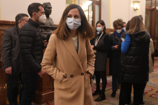 La ministra de Derechos Sociales y Agenda 2030, Ione Belarra, a su llegada a una sesión plenaria, en el Congreso de los Diputados, a 24 de febrero de 2022, en Madrid (España)