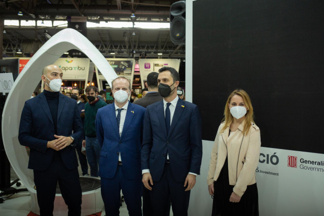 El conseller de Empresa y Trabajo, Roger Torrent; el director general de Innovación y Emprendeduría, Lluís Juncà; el secretario de Empresa y Competitividad, Albert Castellanos, y la directora de Industria, Natàlia Mas
