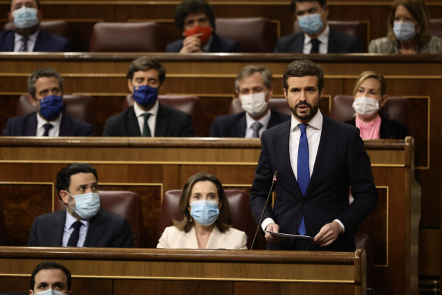 El líder del PP, Pablo Casado, interviene en una sesión plenaria, en el Congreso de los Diputados, a 23 de febrero de 2022, en Madrid (España).