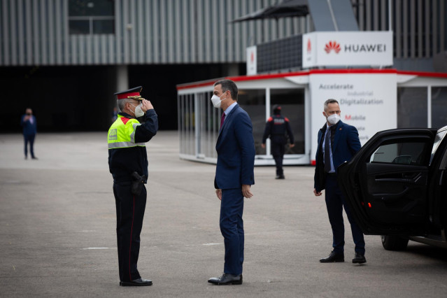 El presidente del Gobierno, Pedro Sánchez, a su llegada a la inauguración del Mobile World Congress 2022, en Gran Via de Fira de Barcelona, a 28 de febrero de 2022, en L'Hospitalet de Llobregat, Barcelona, Catalunya (España).