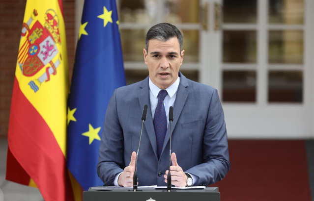 El presidente del Gobierno, Pedro Sánchez, realiza una declaración institucional sobre la situación en Ucrania desde el Palacio de La Moncloa, a 24 de febrero de 2022, en Madrid (España). El presidente del Gobierno se desplaza esta tarde a Bruselas para a