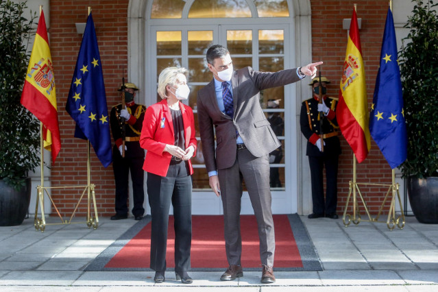 La presidenta de la Comisión Europea, Ursula von der Leyen, se reúne con el presidente del Gobierno, Pedro Sánchez, en  La Moncloa, a 5 de marzo de 2022, en Madrid (España).