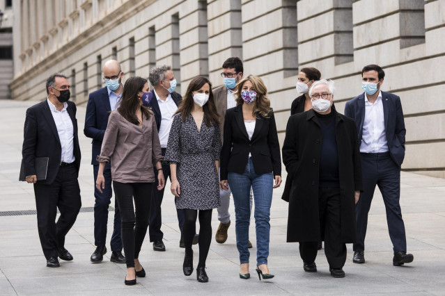 Archivo - Imagen de recurso (I-D primera fila) de la ministra de Igualdad, Irene Montero; la ministra de Derechos Sociales, Ione Belarra; la vicepresidenta segunda,, Yolanda Díaz; el exministro de Universidades, Manuel Castells; y el ministro de Consumo,