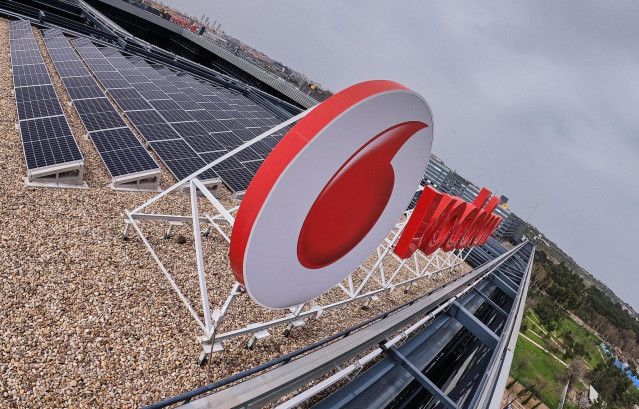 Vodafone instala 48 placas fotovoltaicas para su sede