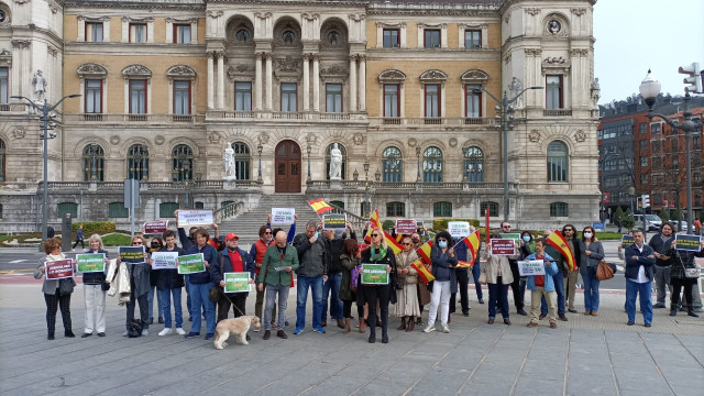 Concentración de Vox frente al Ayuntamiento de Bilbao