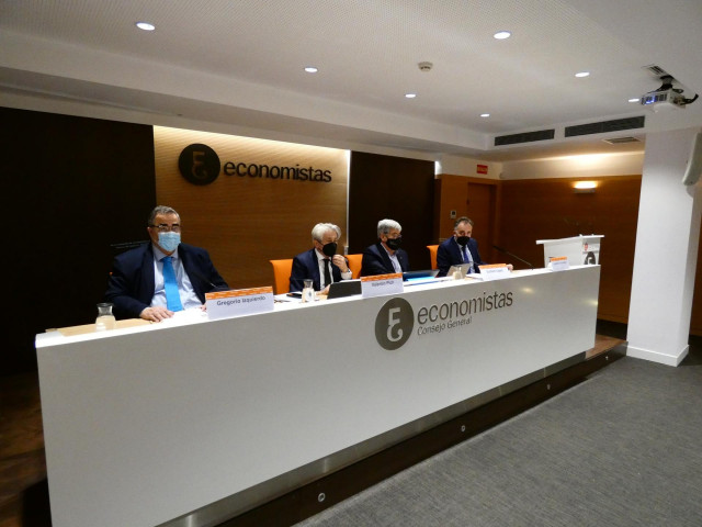 Gregorio Izquierdo, Valentín Pich, Guillem López Casasnovas y Agustín Fernández (de izda. A dcha.).