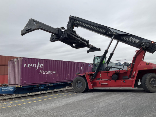Tren con ayuda humanitaria