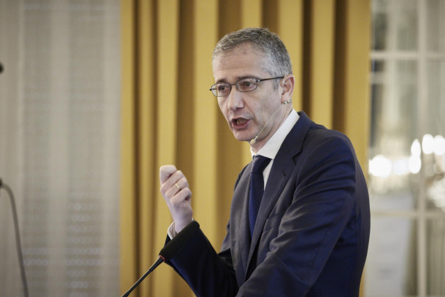 El gobernador del Banco de España, Pablo Hernández de Cos, interviene en un desayuno informativo organizado por Institución Futuro, en el Hotel Tres Reyes, a 29 de marzo de 2022, en Pamplona, Navarra (España). Con motivo de su 20º aniversario, Institución
