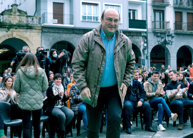 El presidente del EBB del PNV, Andoni Ortuzar, intervienedurante la celebración del EGI Eguna, en la Herriko Plaza de Azkoitia, a 9 de abril de 2022, en Azkoitia, Guipúzcoa, País Vasco (España).