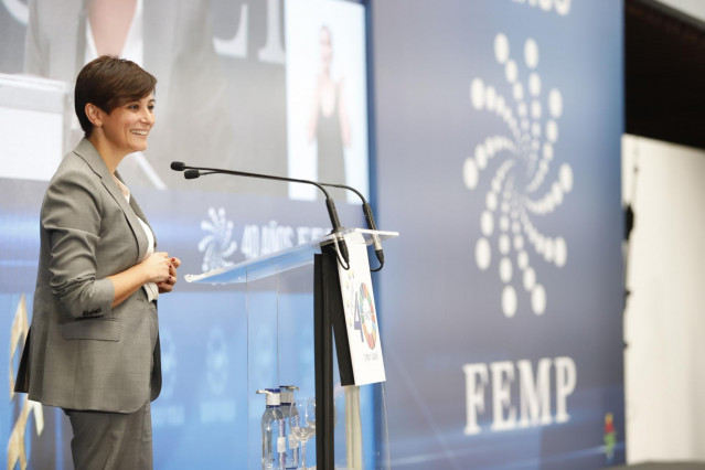 Archivo - La ministra de Política Territorial, Isabel Rodríguez, interviene  en la inauguración de la Jornada '40 Años de la FEMP, Proximidad y Poder Local' a 28 de octubre 2021 en Torremolinos (Málaga, Andalucía) unas jornadas en las que se conmemora el