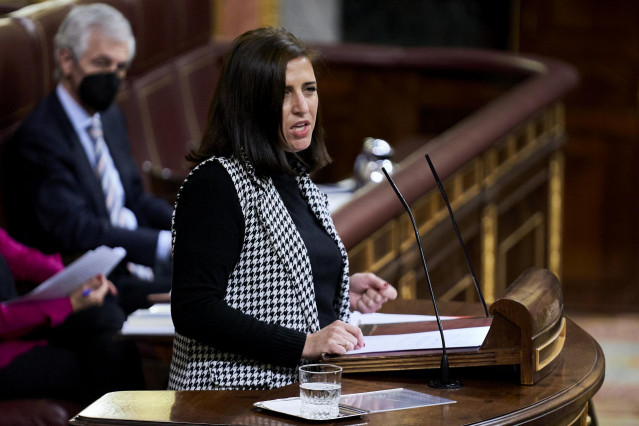 Archivo - La diputada del PSOE Esther Peña Camarero interviene en una sesión plenaria en el Congreso