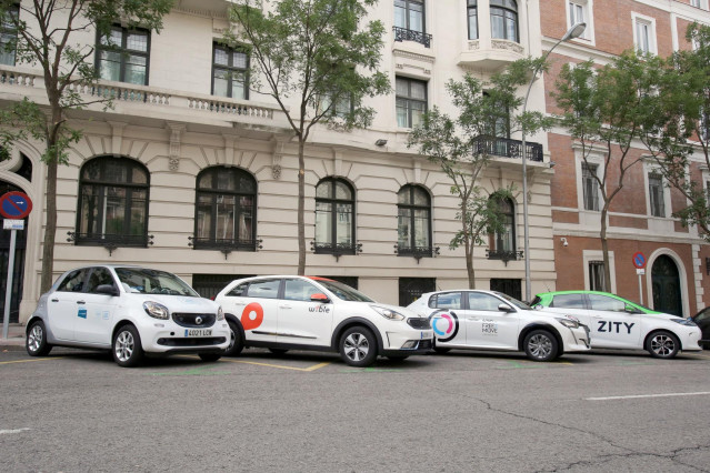 Archivo - Vehículos de 'car sharing'.