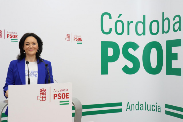 La secretaria general del PSOE de Córdoba, Rafi Crespín, en la sede de su partido.