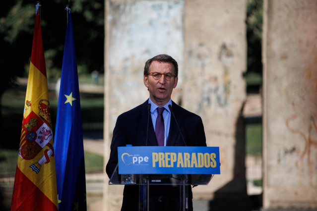 El presidente nacional del PP, Alberto Núñez Feijóo, participa en el acto organizado por el PP para conmemorar el Día de Europa y el LXXII aniversario de la Declaración Schuman, a 9 de mayo de 2022, en Madrid (España). Esta semana dan comienzo en toda Esp