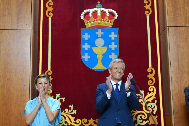 El nuevo presidente de la Xunta de Galicia, Alfonso Rueda, junto a la vicepresidenta Segunda del Gobierno y Ministra de Trabajo y Economía Social, Yolanda Díaz, en su toma posesión como presidente