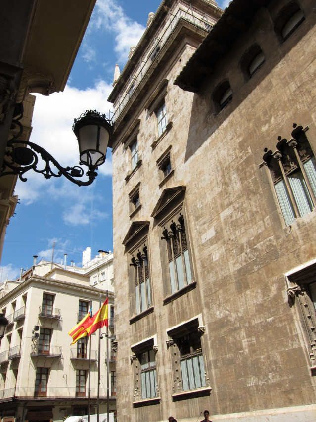 Archivo - Fachada lateral del Palau de la Generalitat valenciana.