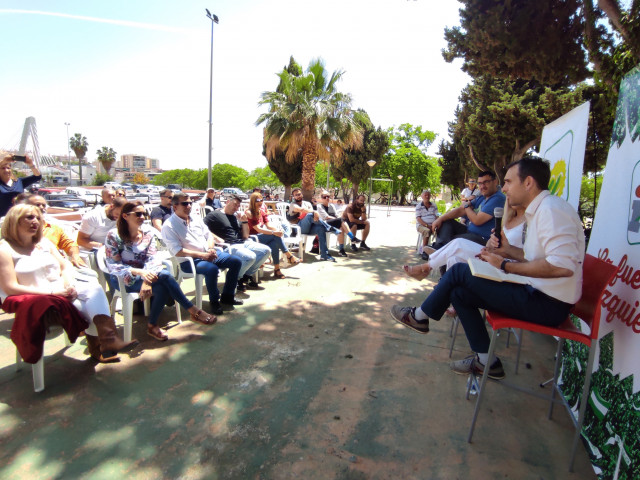 Los coordinadores andaluz y malagueño, Toni Valero y Guzmán Ahumada, con militantes celebrado en Marbella.