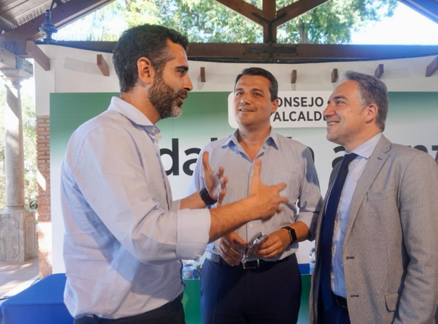 El candidato por Málaga al Parlamento andaluz y presidente del PP de Málaga, Elías Bendodo, en la celebración en el municipio malagueño de Alhaurín de la Torre del Consejo de Alcaldes de la formación provincial