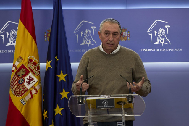Archivo - El diputado de Compromís, Joan Baldoví, en una rueda de prensa previa a una Junta de Portavoces, en la Sala Constitucional del Congreso de los Diputados, a 5 de abril de 2022, en Madrid (España).