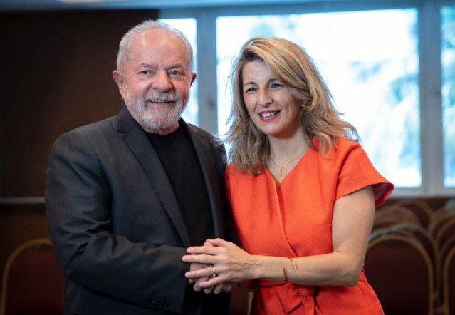 Archivo - La vicepresidenta segunda, Yolanda Díaz, con el expresidente brasileño Lula da Silva.