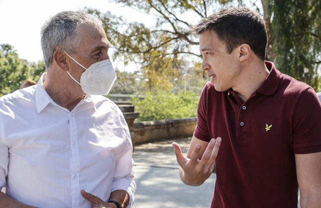 El portavoz de Compromís, Joan Baldoví (i), y el portavoz de Más País, Iñigo Errejón (d).