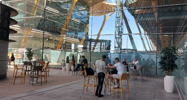 Madrid-Barajas habilita una terraza para pasajeros en la Terminal T4.