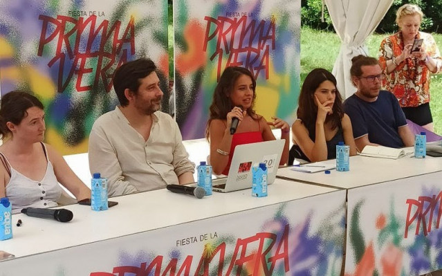 La vicepresidenta del Parlament y diputada de Podemos, Gloria Santiago, en una de las charlas-debate de la Fiesta de la Primavera, titulada '¿Puede la monarquía sobrevivir a la corrupción?'