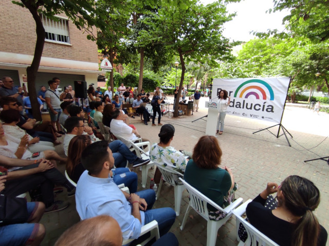 La candidata de 'Por Andalucía' a las elecciones andaluzas del 19J, Inmaculada Nieto, en un acto público en La Luz (Málaga).