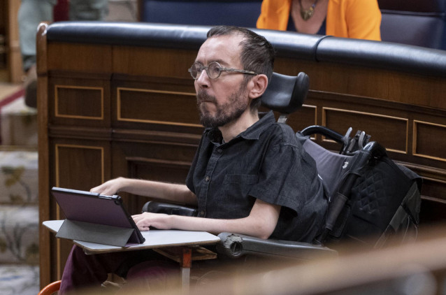 El portavoz de Unidas Podemos en el Congreso, Pablo Echenique, durante una sesión plenaria en el Congreso de los Diputados, a 25 de mayo de 2022, en Madrid (España).