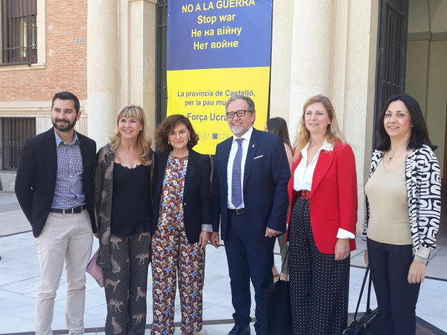 Carmen Calvo junto al presidente de la Diputación, José Martí, y a la alcaldesa de Castelló, Amparo Marco, entre otros