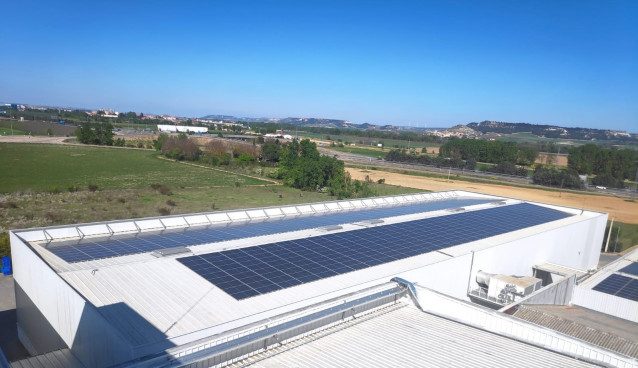 Imagen de la instalación solar de autoconsumo instalada por Chocolates Trapa