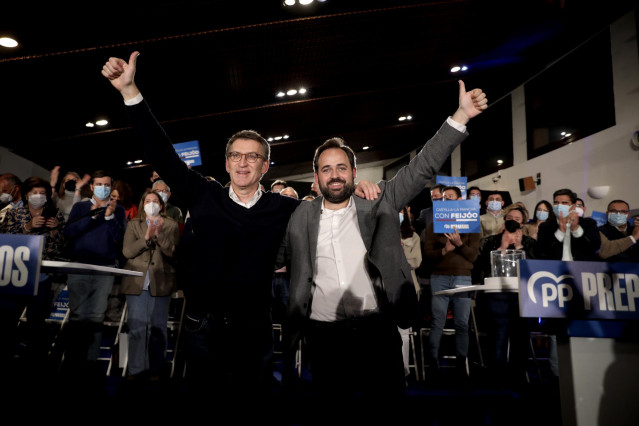 Archivo - El presidente del PP en la  región, Paco Núñez, junto al candidato a la presidencia del Partido Popular, Alberto Núñez Feijóo.