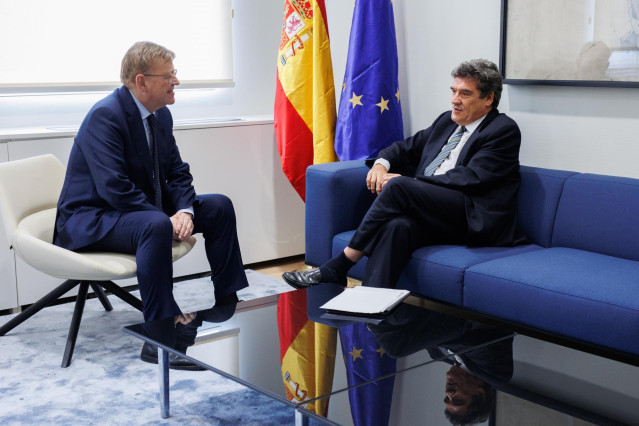 El presidente de la Generalitat Valenciana, Ximo Puig (i), y el ministro de Inclusión, Seguridad Social y Migraciones, José Luis Escrivá (d), a su llegada a una reunión, en el Ministerio de Inclusión, Seguridad Social y Migraciones, a 2 de junio de 2022,