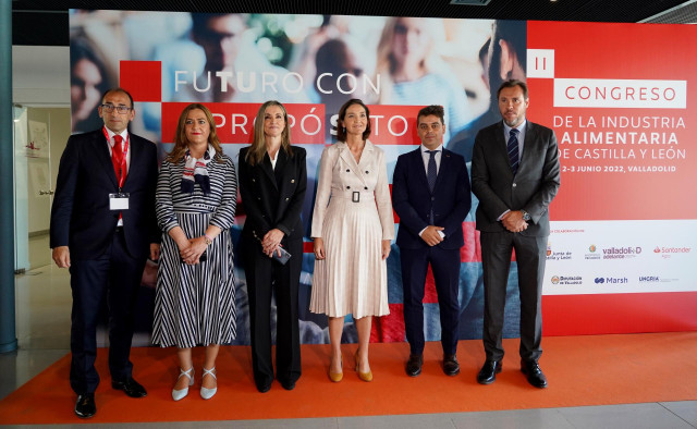 Autoridades presentes en la inauguración del congreso de la Industria Alimentaria de Castilla y León.