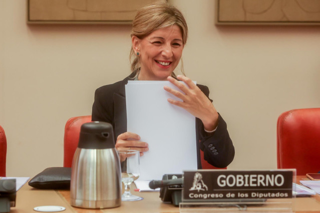 La vicepresidenta segunda del Gobierno y ministra de Trabajo y Economía Social, Yolanda Díaz, a su llegada a la Comisión de Trabajo, Inclusión, Seguridad Social y Migraciones, en el Congreso de los Diputados, a 2 de junio de 2022, en Madrid (España).