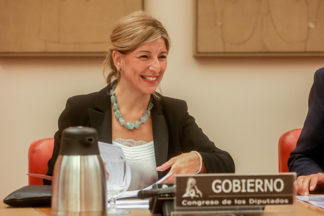 La vicepresidenta segunda del Gobierno y ministra de Trabajo y Economía Social, Yolanda Díaz, a su llegada a la Comisión de Trabajo, Inclusión, Seguridad Social y Migraciones, en el Congreso de los Diputados, a 2 de junio de 2022, en Madrid (España).