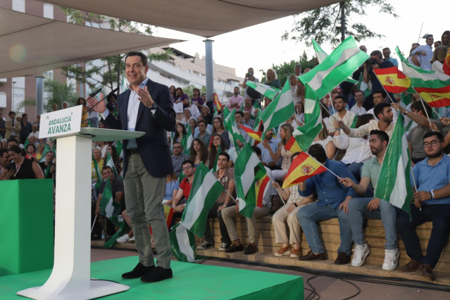 El presidente del PP-A y candidato a la Presidencia de la Junta, Juanma Moreno, en el inicio de la campaña a los comicios al Parlamento andaluz convocados para el próximo 19 de junio a 02 de junio del 2022. En el parque Balsa Decantación, Málaga (Andalucí